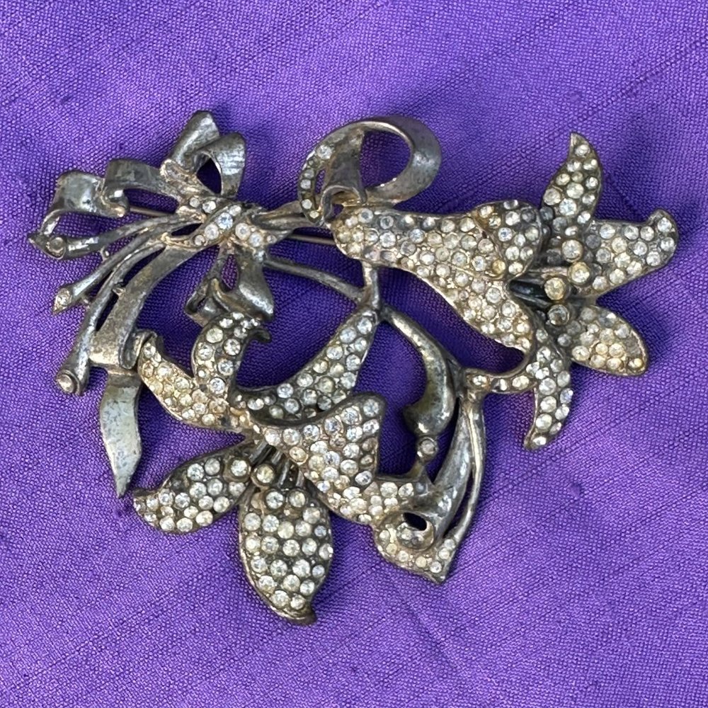 Vintage 1930s  - 1940s Art Deco or Nouveau Large Pave Rhinestone Lily Brooch Pin